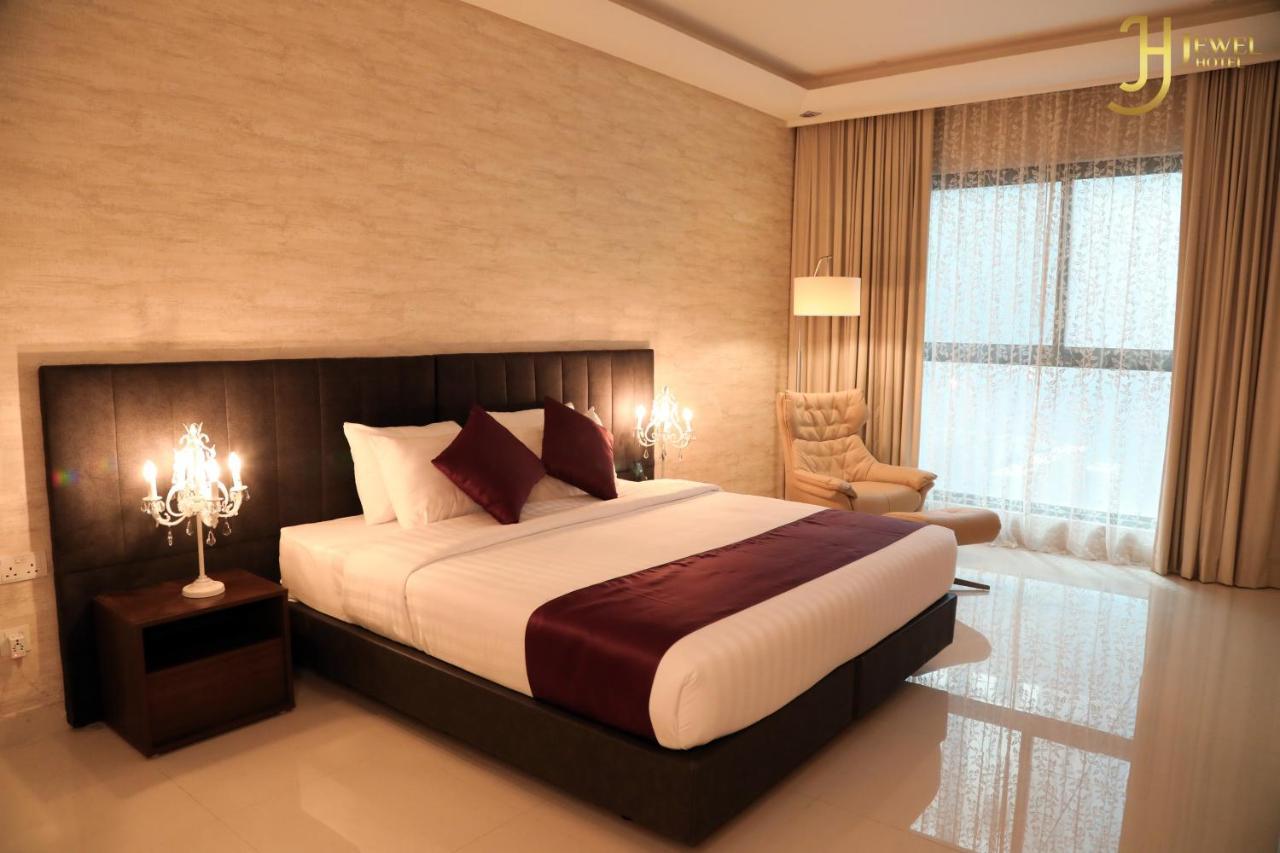 Sunday Luxury Downtown Adliya Formerly Jewel Hotel Manama Exterior photo